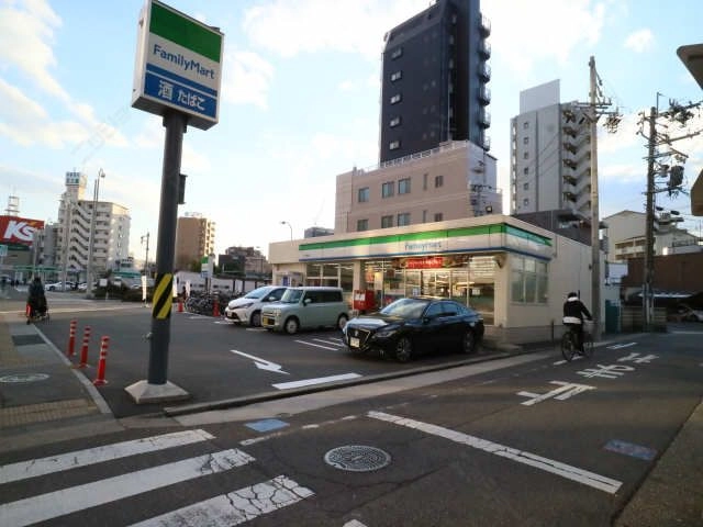 コンビニ　ファミリーマート